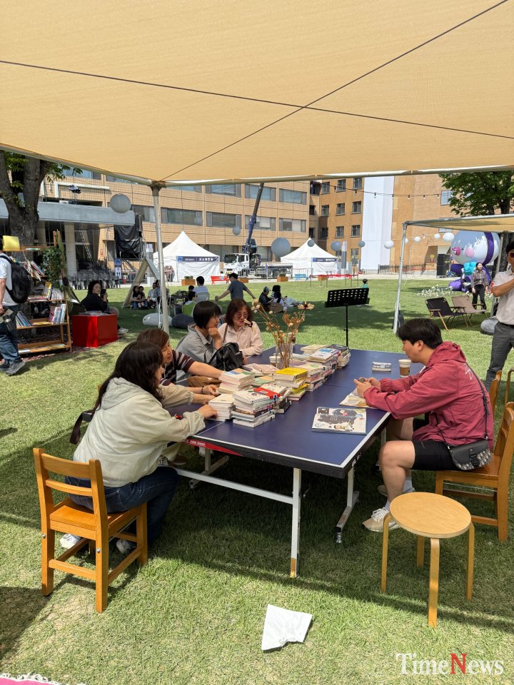 [충북야외도서관 ‘그림책소풍’(독서테이블)]