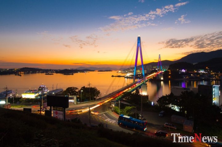 ▲여수 돌산대교 야경.(사진제공=여수시)