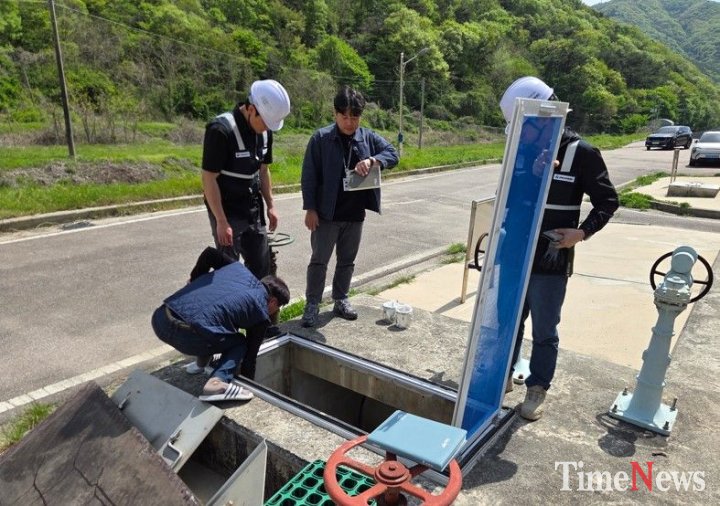▲영광군 상하수도사업소는 군민에게 깨끗하고 안전한 수돗물 공급을 하기 위해 관내 정수장을 대상으로 위생관리 점검을 실시하고 있다.(사진제공=영광군)