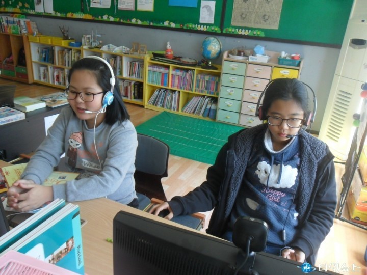 삼근초등학교 기업의 착한 기부로 더존 E&H 원격화상영어로 영어학습을 해요