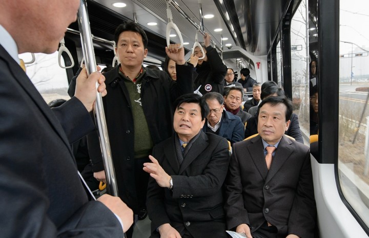 이춘희 세종시장, 바이모달 트램 시승