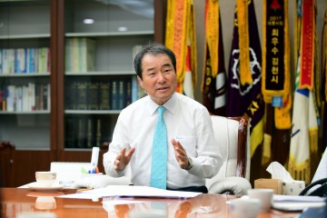 역사와 전통 현대가 공존하는 스마트 힐링 도시 추진하는 김천