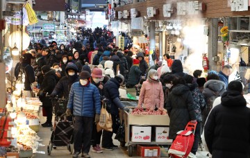 반도체·조선 ‘질주’ vs 건설 ‘추락’… 작년 산업생산 5년 만에 최저 성장