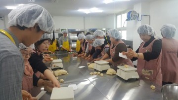 충북북부보훈지청, 보훈섬김이와 대학생이 함께하는 ‘사랑빵 나눔행사’