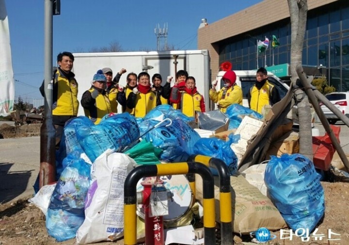 영덕군 축산면 고래산청년회 지역 봉사활동 눈길!