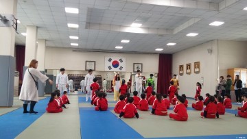 충주택견원이‘어린이와 함께 택견교실’ 운영에 들어갔다.