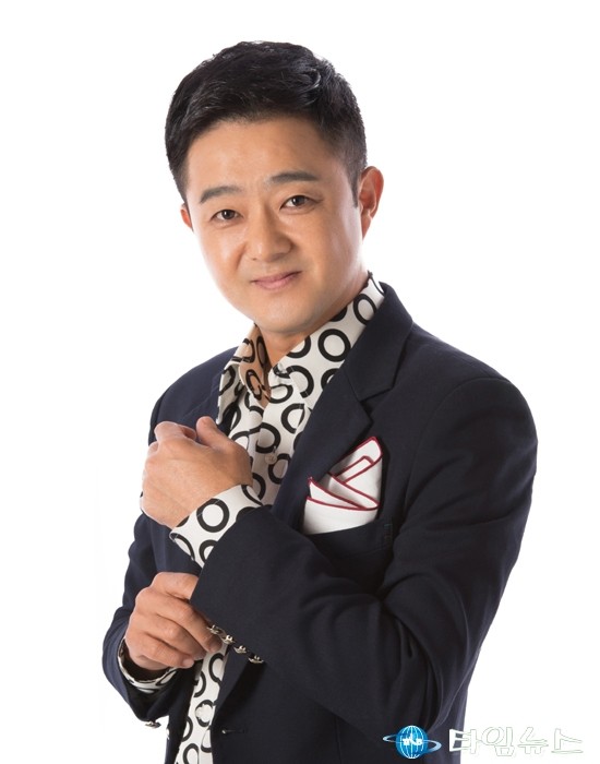 가수 진시몬 소속사 몬 엔터테인먼트 안성배입니다