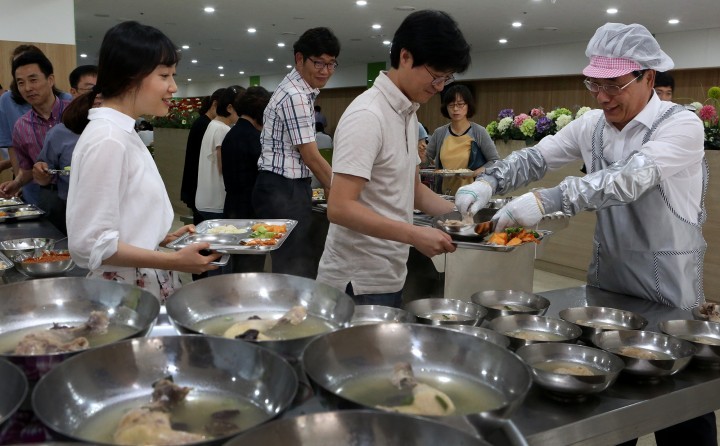 한현택 동구청장, 초복맞이 삼계탕 먹고 힘 내시요!