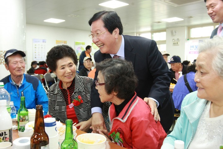장종태 서구청장, 어버이날 맞아 ‘어르신 잔치’ 방문!
