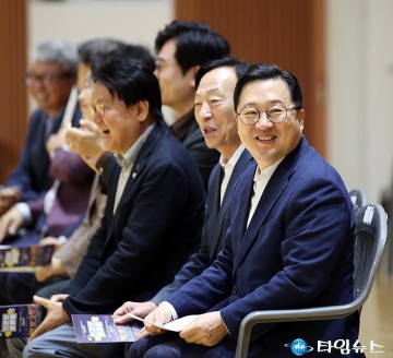 라켓 대신 미소로…이장우 대전시장, 시민과 함께한 피클볼 첫 대회