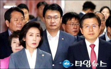 자유한국당 정용기 정책위의장,당의 아젠다 고민...당 수뇌부 뒷받침 역할