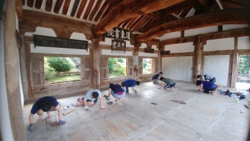 중앙119구조대원 도동서원 중정당 마루 심폐소생술 실시.