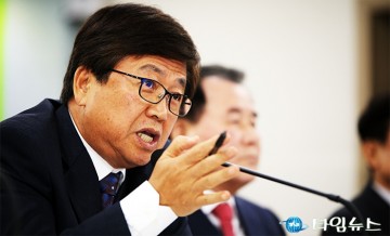 국감장에서 답변하는 최교진 세종시교육감