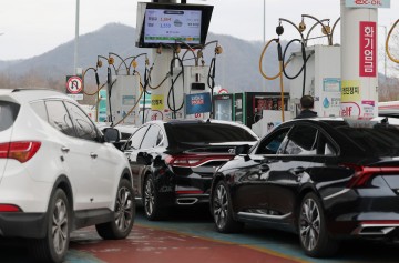 “눈 감으면 오른다” 서울 휘발유 1,800원 돌파… 주유소마다 ‘기름 전쟁’