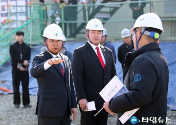 연축지구 공사현장에 선 최충규 대덕구청장·조대웅 대덕구의원…대덕의 새 중심축을 확인하다