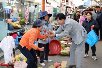 장흥군, 토요시장 어머니텃밭 장터서 어버이날 행사  