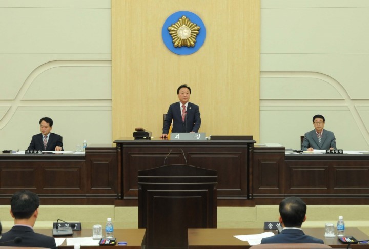 대전 동구의회, 제215회 임시회 제2차  본회의에서 2015년 제2회 추가경정예산안 등 14건의 안건처리