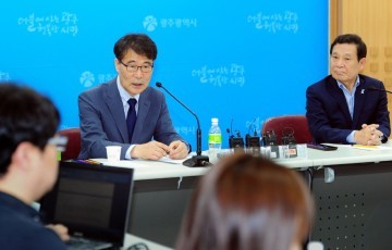 장하성 정책실장, 광주형 일자리 새로운 모델 될 것