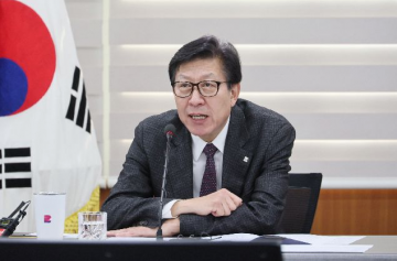 이 대통령 북극항로 개척 VS 박 시장 현안해결 촉구 날선 대립...