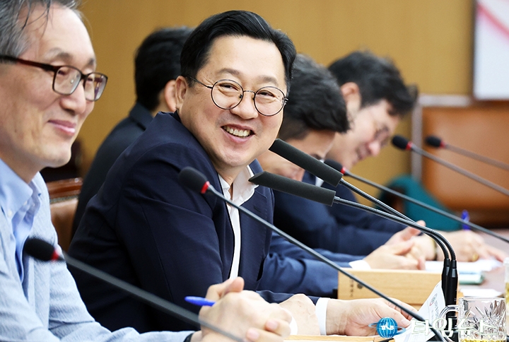 이장우 대전시장, 예산 건전성 최우선…대형 프로젝트 유연 조정 필요
