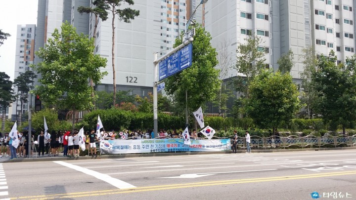 중동 무궁화거리에, 태극기가 활짝 피었습니다.
