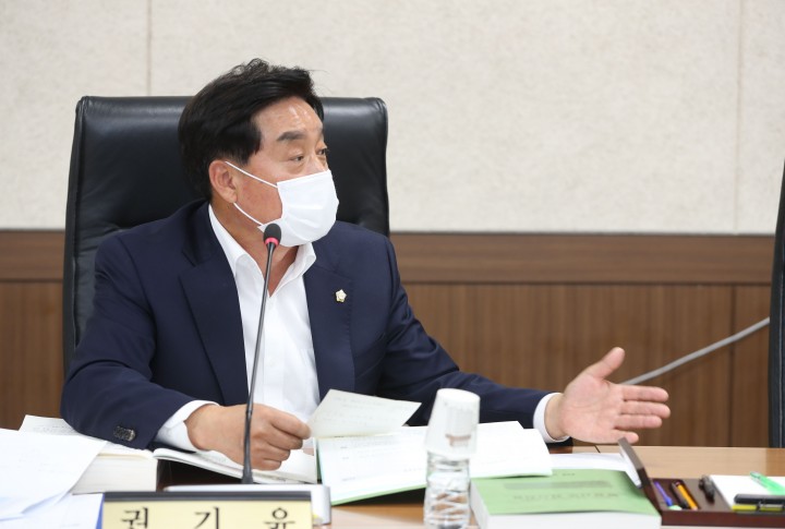 안동시의회 문화복지위원회 행정사무감사 능동적 정책발굴 및 적극행정 촉구...