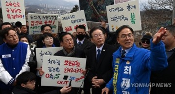 이재명, 양평 찾아 '고속道 특혜의혹' 부각…"국정농단 대표사례"