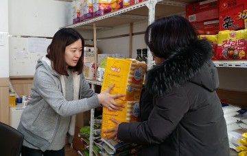 청주 흥부네 곳간 취약가구에 기저귀 전달