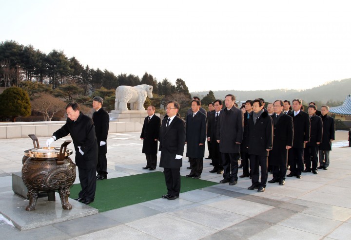 설동호 대전시교육감, 국립대전현충원 참배로 2015년 공식 업무시작!