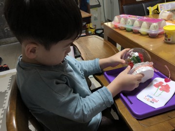 대전시교육청, 어버이날 중증장애학생 직접 카네이션 달아 드려!