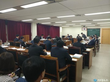 도의회 행정문화위원회, 2016회계연도 결산 및 2017년 제1회 추경예산 심사