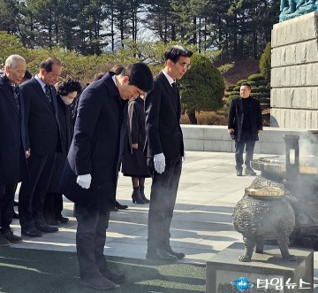 윤소식 국회의원 후보, 대전 현충원에서 필승 결의대회