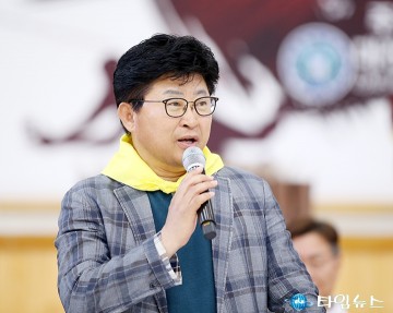 ‘제1회 대전체육인 대화합한마당 체육대회’에 덕담하는 최충규 대덕구청장