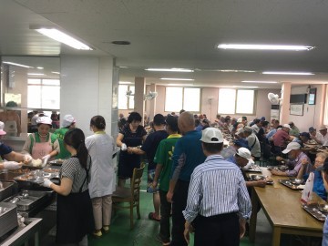 군산시 경암동 부녀회, 경로식당 배식봉사 펼쳐 