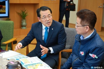 전찬걸 울진군수, 도지사 만나 울진 투자 유치 적극지원 건의