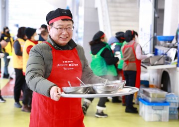 울진군, 죽변항 어업 종사자 대상 '참! 좋은 사랑의 밥차' 지원 