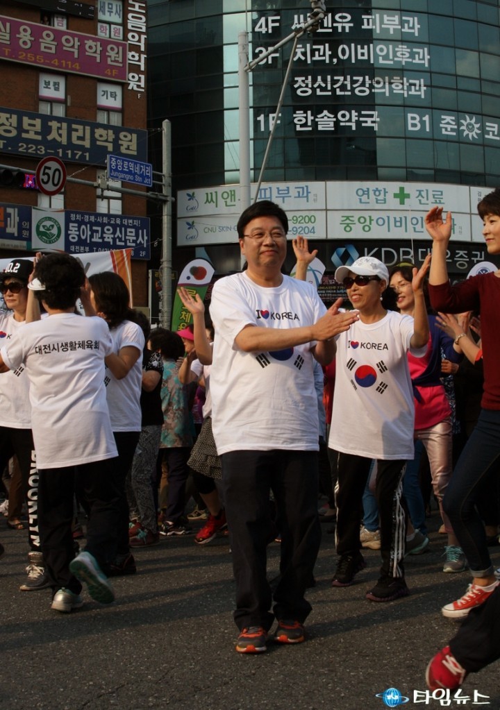 권선택 대전시장, 플래시 몹 숨차지만 좋네요!