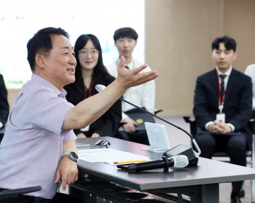 대전 서구, 신규 공무원 19명 임용…서철모 서구청장 “사명감 잊지 말아야”