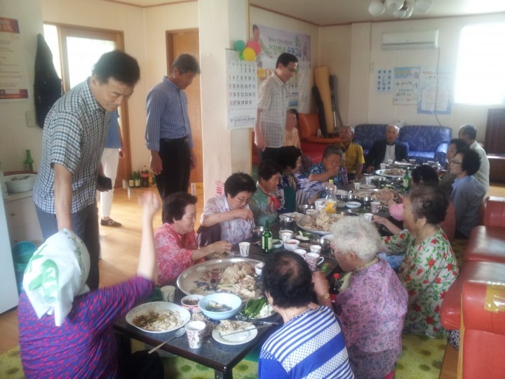 삼계탕 드시고 무더운 여름 건강하게 !