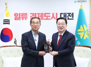 대전시, 김광철 버스운송조합 이사장에 공로패…48년 현장 헌신 인정
