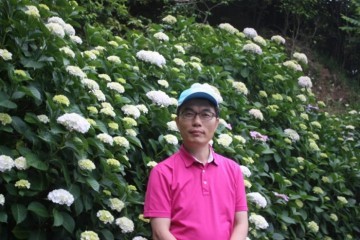 [주장] 시인은 스스로를 마케팅 수단으로 쓰면 안 되나?