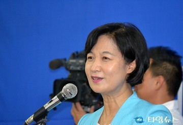 축사하는 추미애 더불어민주당 대표