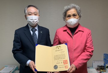 충북남부보훈지청, 6·25 참전 무공수훈자 배우자에게 국가유공자증서 전수