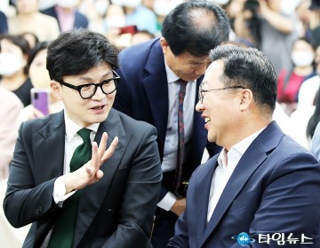대화 나누는 한동훈 당대표와 이장우 대전시장