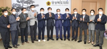 이철우 도지사, 도의회 찾아‘군위군 편입’협조 요청