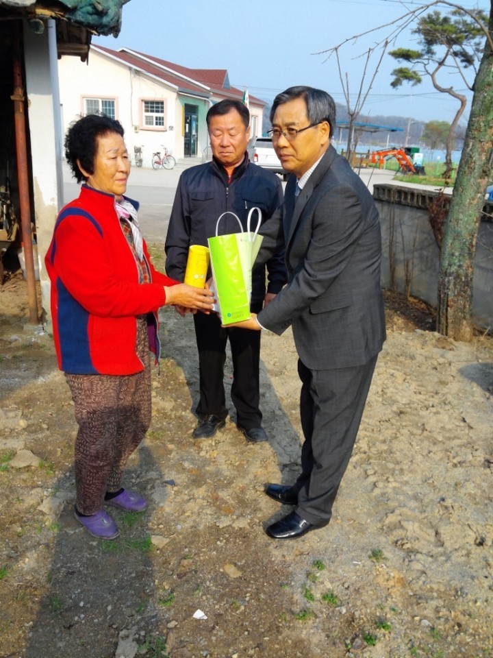 국민기초생활수급자 위생 해충구제제 전달