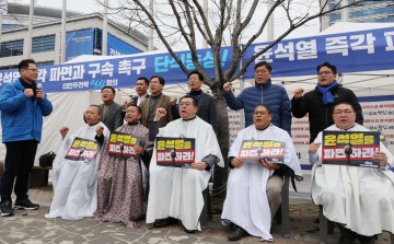 "윤석열 즉각 파면해야"…더민주전북혁신회의 5명 삭발