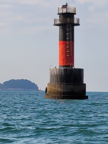 보령해경, 등대에 올라 불법 낚시한 50대 적발, 레저보트 표류사고 9명 구조