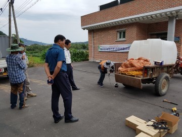 군위군, 경운기 사고예방 후방표시등 설치