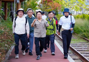 강기정 광주시장, 도시철도 2호선 현장서 대자보 도시 구상